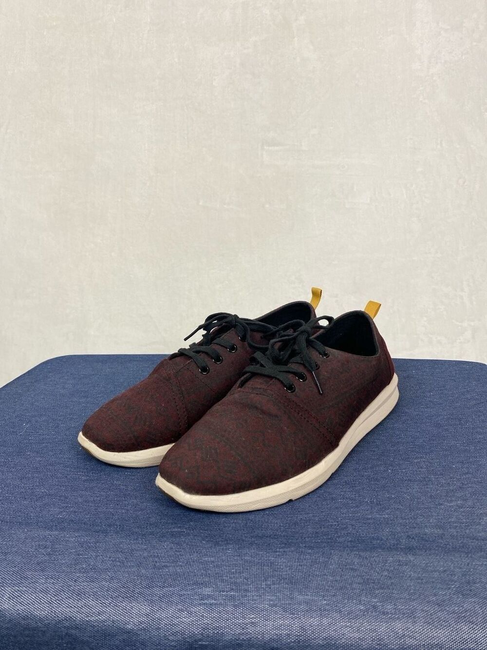 TOMS Del Rey Burgundy Geometric Print Sneakers Men's Size 9.5